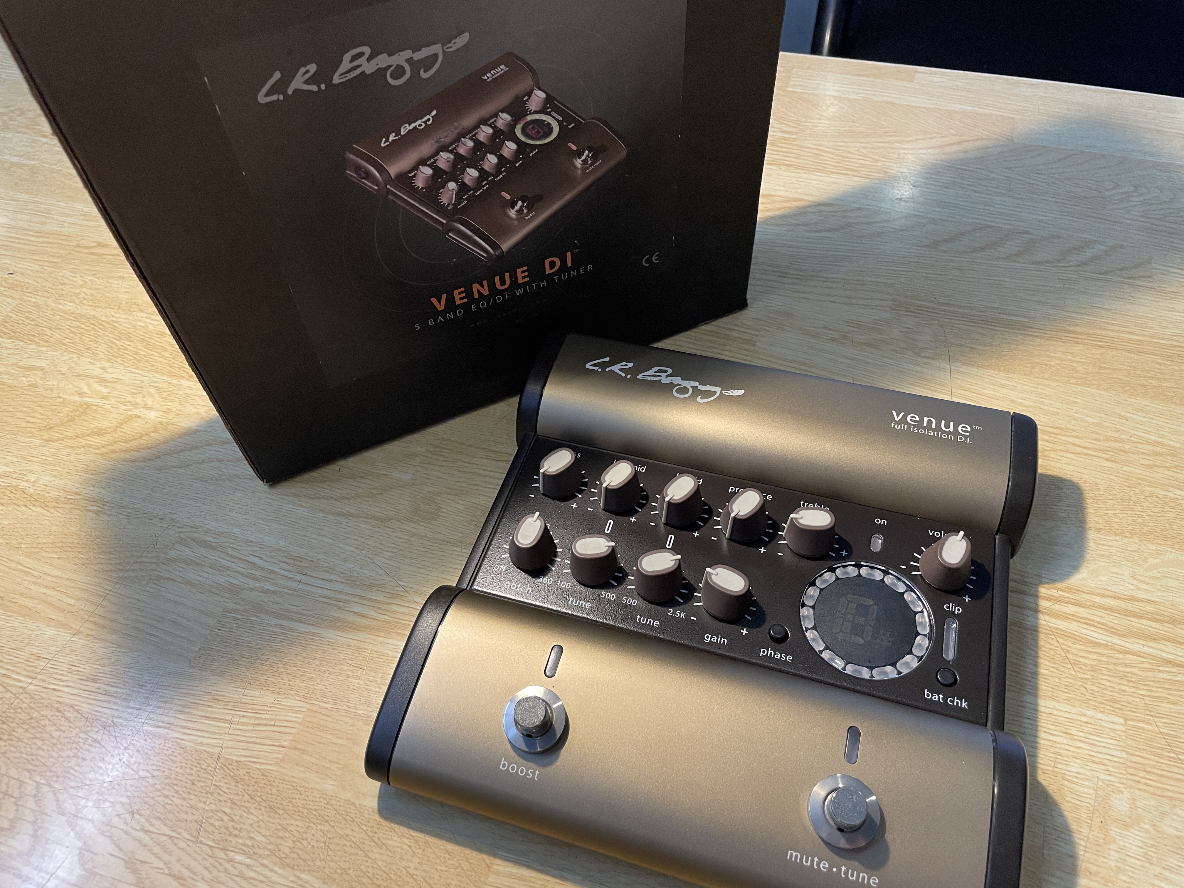L.R.Baggs　アコースティックギター用プリアンプ/DI　Venue D.I.