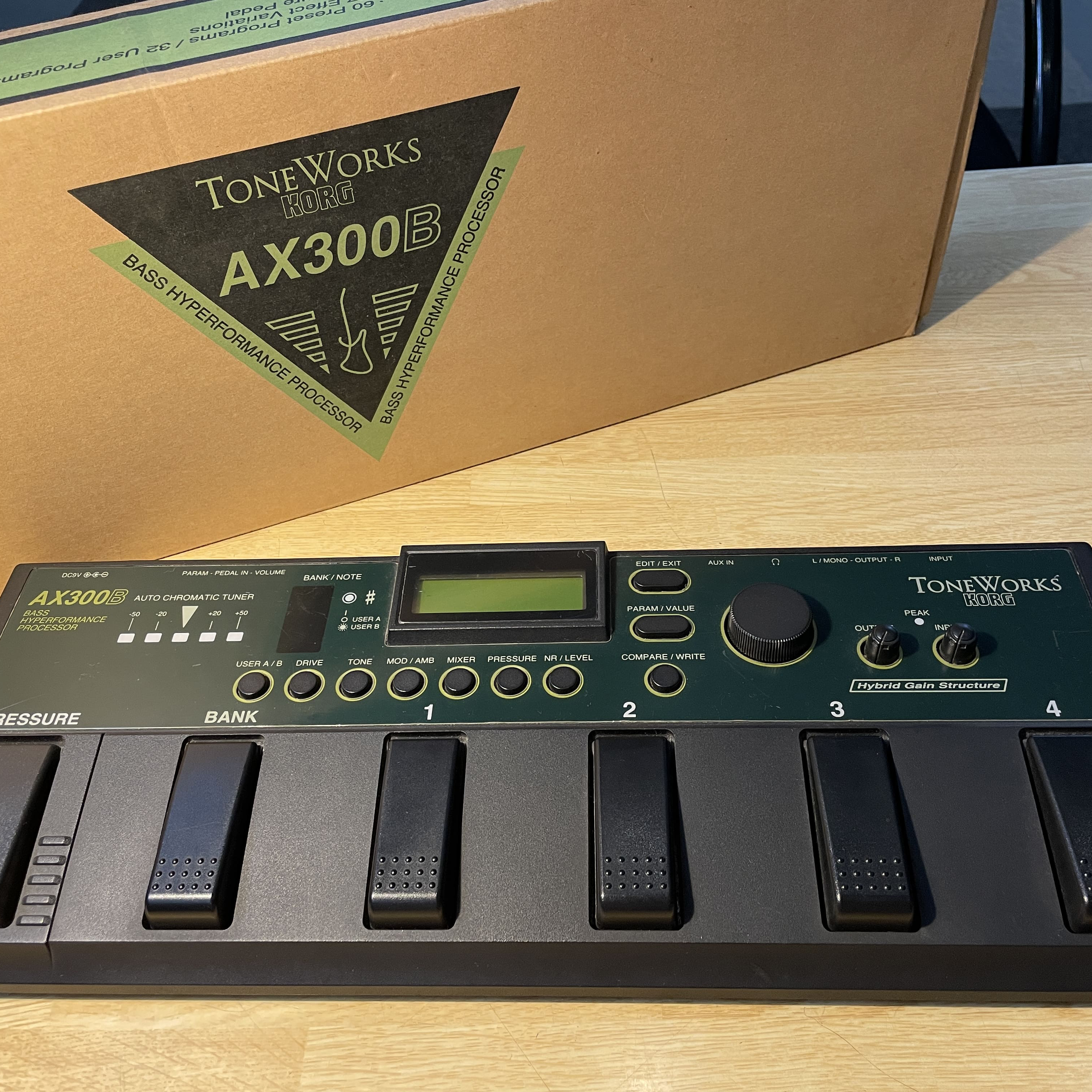 KORG　ベース用マルチエフェクター　AX300B
