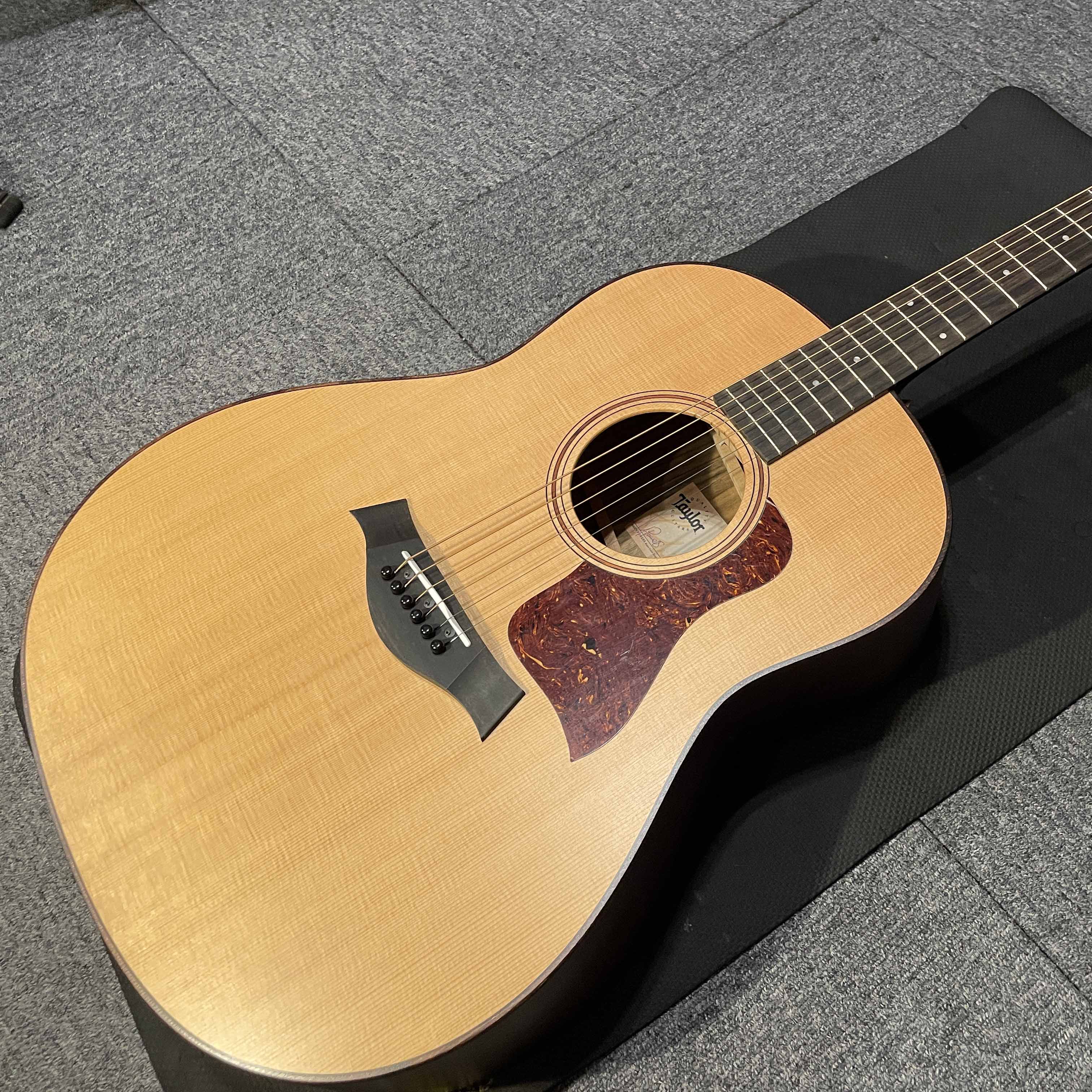 Taylor　エレクトリック・アコースティックギター　AD17e