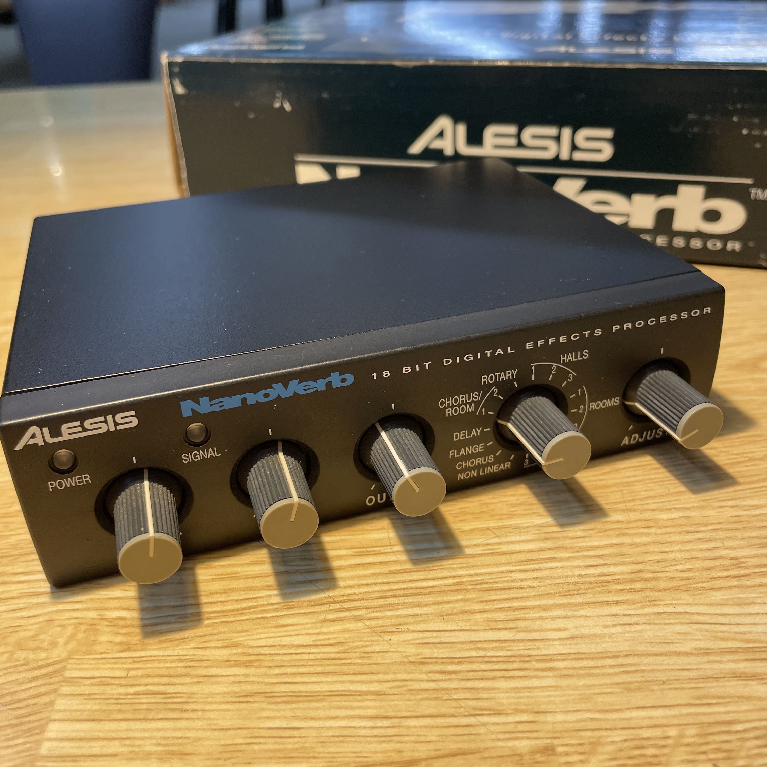 Alesis　リバーブ　Nanoverb 18 Bit Digital Effects Processor
